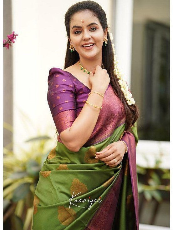 Stressless Relaxsessel aus Büffelleder mit Holzbeinen und Rollen | Modell LYON#